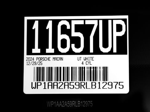 Certified 2024 Porsche Macan image 28