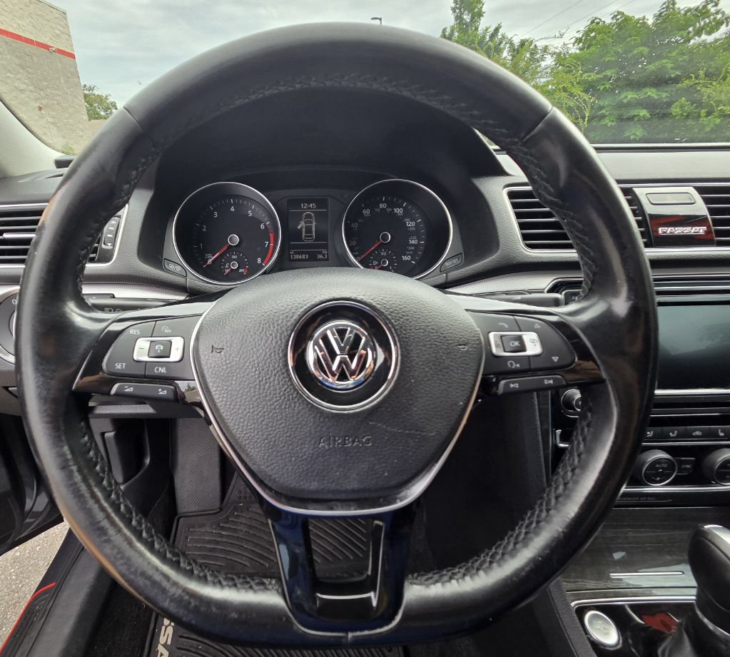 Used 2018 Volkswagen Passat 2.0T SE FWD image 10