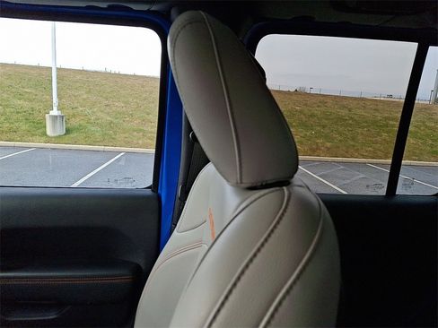 Used 2021 Jeep Gladiator Mojave w/ Dual Top Group image 17