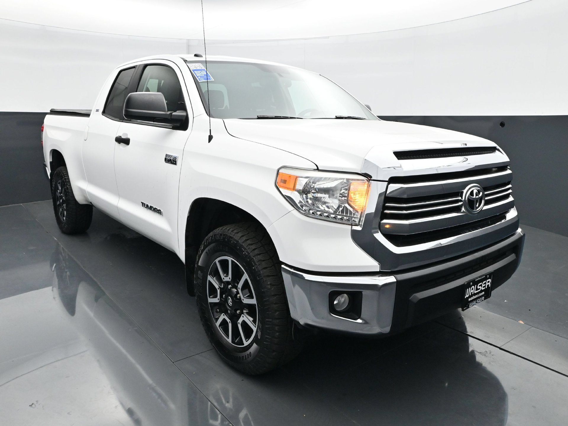 Used 2017 Toyota Tundra SR5 w/ TRD Off Road Package AWD/4WD image 11