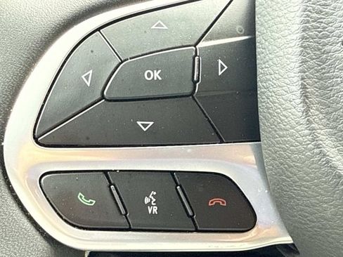 Used 2025 Chrysler Pacifica Select AWD/4WD image 27