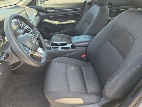 Used 2024 Nissan Altima 2.5 SV FWD image 11