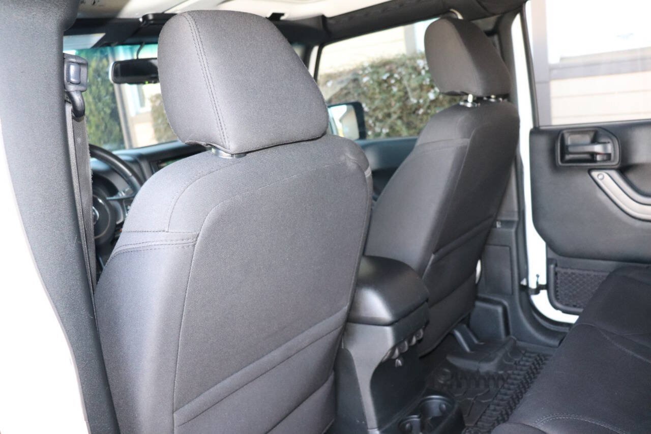 Used 2018 Jeep Wrangler Unlimited Sport S AWD/4WD image 38