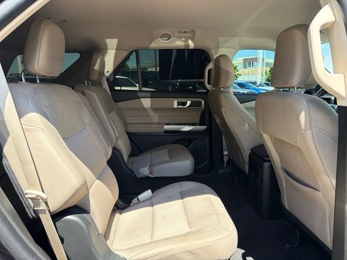 Used 2023 Ford Explorer XLT AWD/4WD image 13