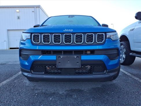 Used 2024 Jeep Compass Sport image 8