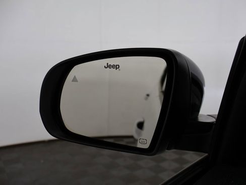 Used 2025 Jeep Compass Trailhawk AWD/4WD image 34