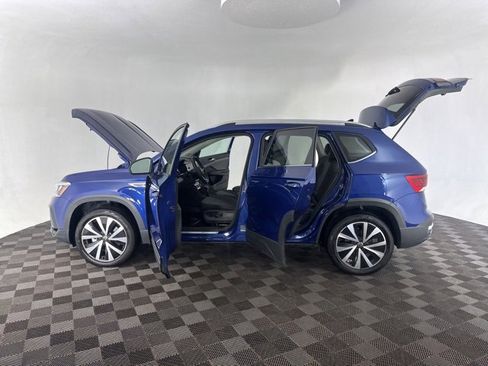 Used 2023 Volkswagen Taos SE w/ Panoramic Sunroof Package image 13