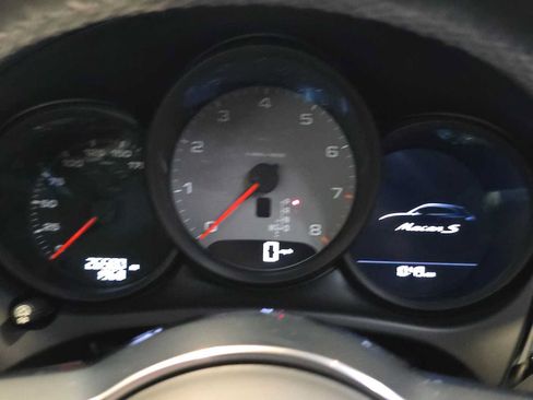 Used 2021 Porsche Macan S AWD/4WD image 26