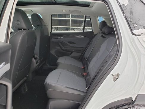 New 2026 Volkswagen Tiguan SE image 8