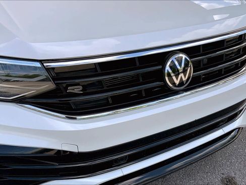 Used 2023 Volkswagen Tiguan SE R-Line FWD image 32