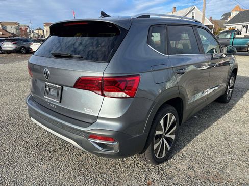 Used 2024 Volkswagen Taos SE image 5