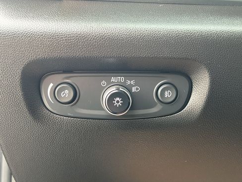 Used 2020 Chevrolet Traverse LT w/ LPO, Blackout Package FWD image 16