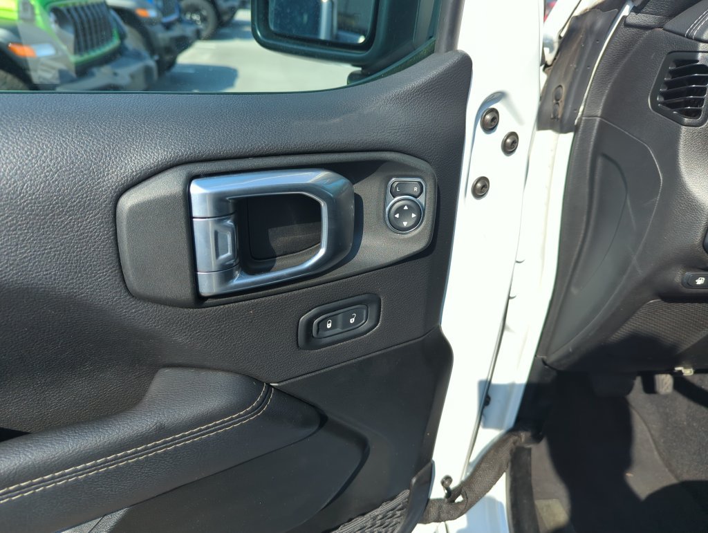 Used 2022 Jeep Wrangler Unlimited Sahara AWD/4WD image 18