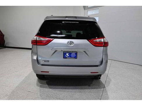 Used 2016 Toyota Sienna LE FWD image 7