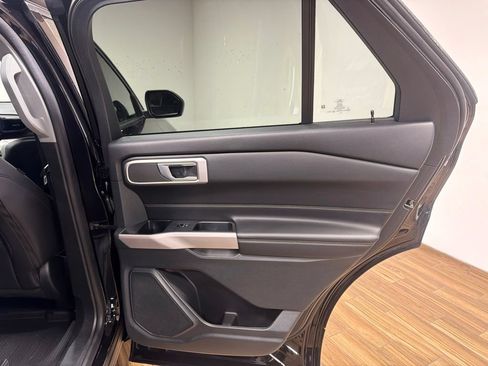 Used 2023 Ford Explorer XLT w/ Equipment Group 202A AWD/4WD image 32