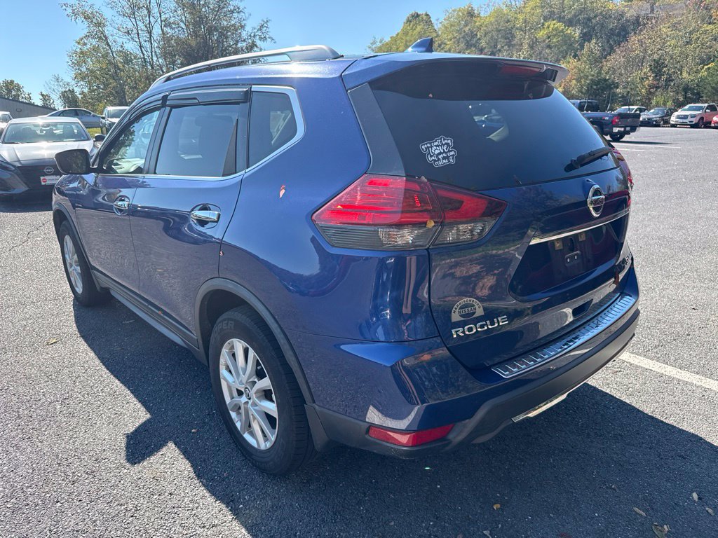 Used 2017 Nissan Rogue SV w/ SV Premium Package AWD/4WD image 3