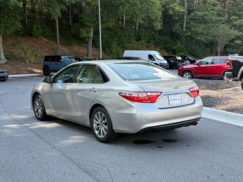 Used 2016 Toyota Camry XLE w/ Moonroof Package FWD image 3