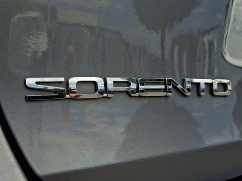 Used 2020 Kia Sorento S FWD image 31