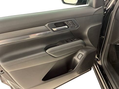 Certified 2025 GMC Terrain Elevation w/ Elevation Premium Package AWD/4WD image 13