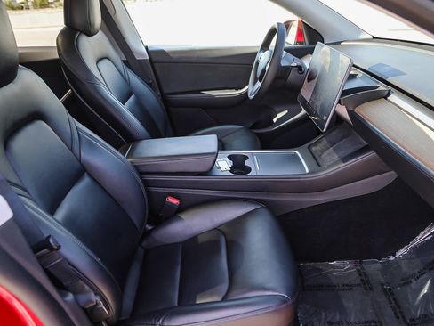 Used 2021 Tesla Model Y Long Range AWD/4WD image 16