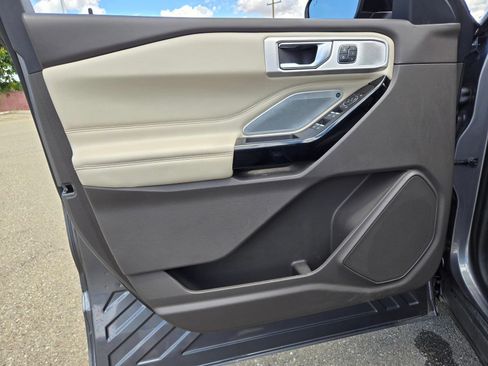 Used 2021 Ford Explorer Platinum w/ Equipment Group 601A AWD/4WD image 14