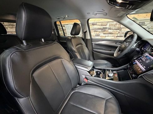 Used 2023 Jeep Grand Cherokee Limited AWD/4WD image 15