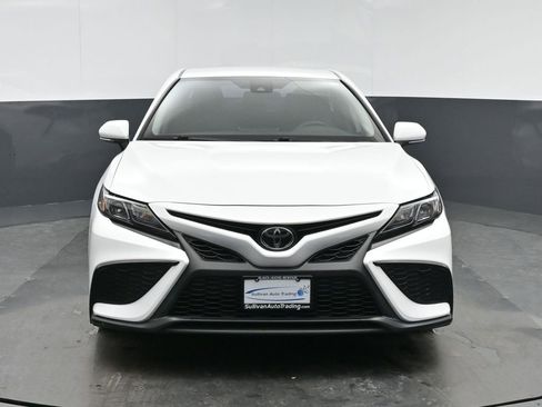 Used 2023 Toyota Camry SE FWD image 2
