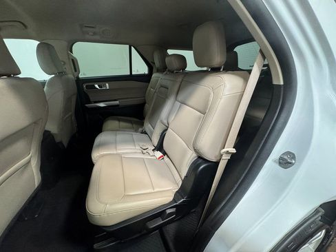 Used 2023 Ford Explorer XLT w/ Equipment Group 202A image 8