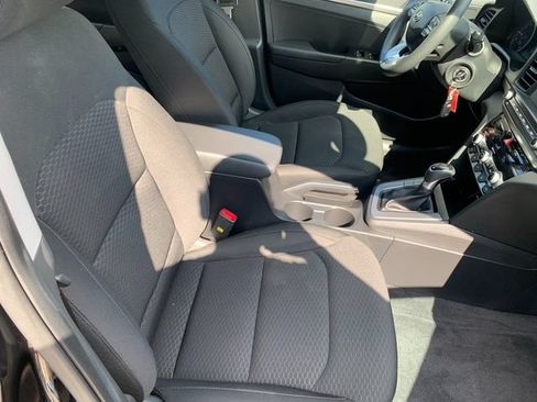 Used 2020 Hyundai Elantra SE w/ Cargo Package (C1) FWD image 9