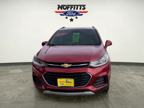 Used 2020 Chevrolet Trax LT w/ LT Convenience Package image 8