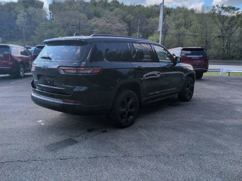 Used 2024 Jeep Grand Cherokee L Limited w/ Black Appearance Package AWD/4WD image 11