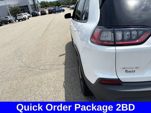 Used 2020 Jeep Cherokee Latitude Plus w/ Cold Weather Group AWD/4WD image 4