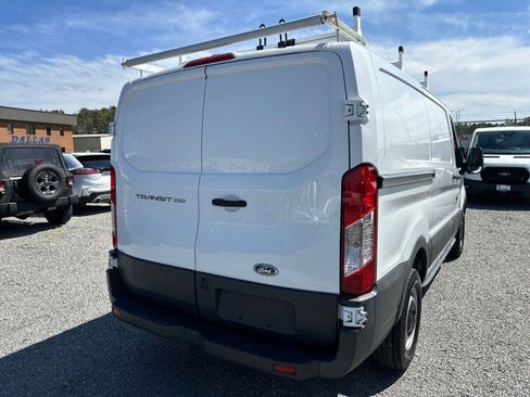 Used 2017 Ford Transit 250 130 Low Roof image 9