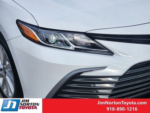 Used 2024 Toyota Camry LE image 10