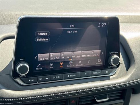 Used 2025 Nissan Rogue SV FWD image 22