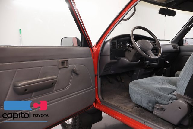 Used 1992 Toyota Pickup Deluxe AWD/4WD image 10