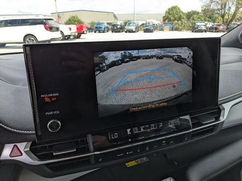 Used 2025 Toyota Sienna XSE w/ XSE Plus Package FWD image 29