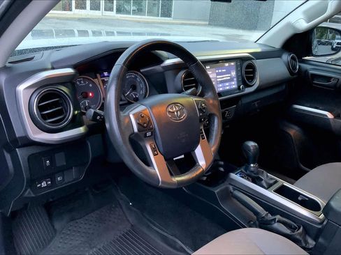 Used 2020 Toyota Tacoma SR5 RWD image 17