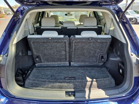 Used 2023 Volkswagen Tiguan SE w/ Panoramic Sunroof Package FWD image 32