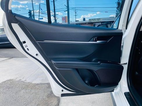 Used 2022 Toyota Camry SE FWD image 29