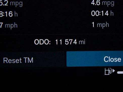 Certified 2025 Volvo XC40 B5 Plus image 5