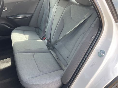 Used 2025 Kia K4 LXS image 37