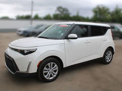Certified 2023 Kia Soul LX FWD image 16
