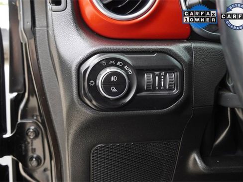 Certified 2022 Jeep Gladiator Rubicon w/ Cold Weather Group image 19