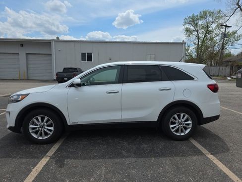 Used 2019 Kia Sorento LX image 1