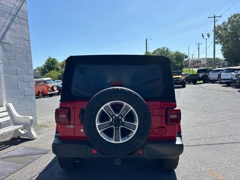 Used 2018 Jeep Wrangler Unlimited Sahara AWD/4WD image 5
