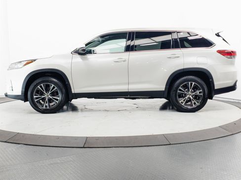 Used 2019 Toyota Highlander LE AWD/4WD image 7