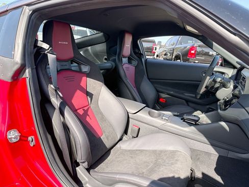 Used 2025 Nissan Z NISMO w/ Floor Mat Package image 22