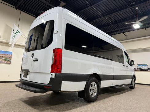 Used 2019 Mercedes-Benz Sprinter 2500 image 9