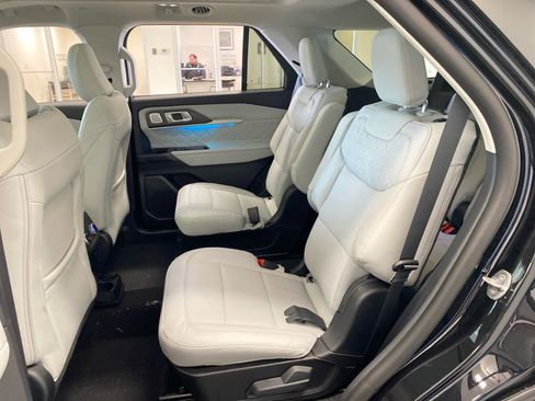 New 2026 Ford Explorer Platinum image 17
